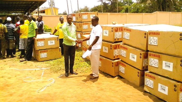  Mr Somiah (left) in a handshake with Nana Kwansah during the handover of the machines